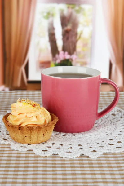 Cup of tea with cake on table in room — Stock Photo, Image