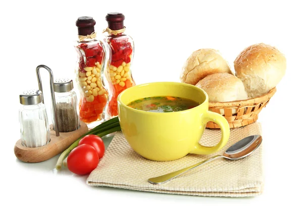 Duftende Suppe in Tasse isoliert auf weiß — Stockfoto