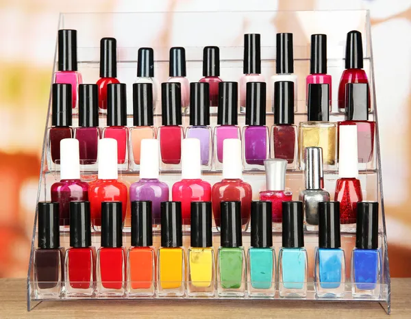 Bright nail polishes on shelf in beauty salon — Stock Photo, Image