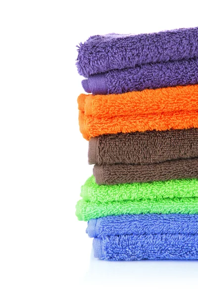 Pile de serviettes colorées, isolées sur blanc — Photo