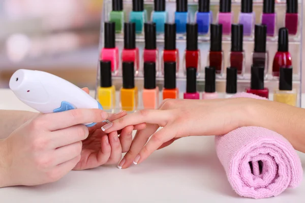 Manicure process in beauty salon, close up — Stock Photo, Image