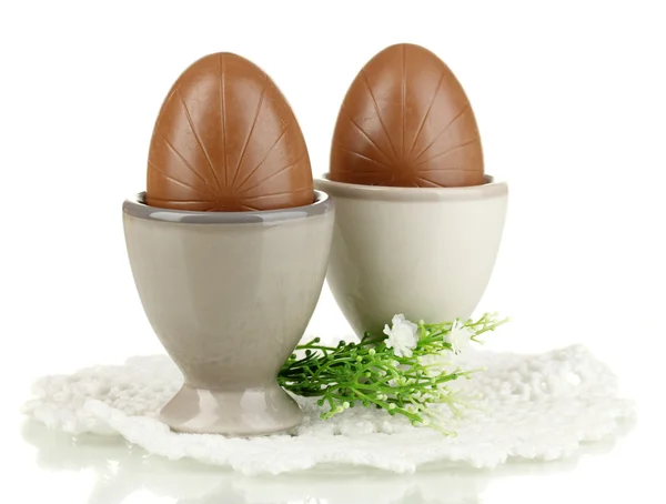 Čokoládová vajíčka ve stánku izolovaných na bílém — Stock fotografie