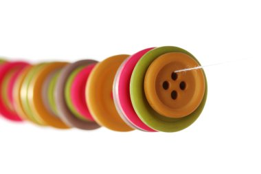 parlak renkli düğmeler üzerinde beyaz izole