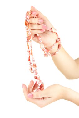 pembe manikür ve boncuklar, beyaz izole kadın eliyle