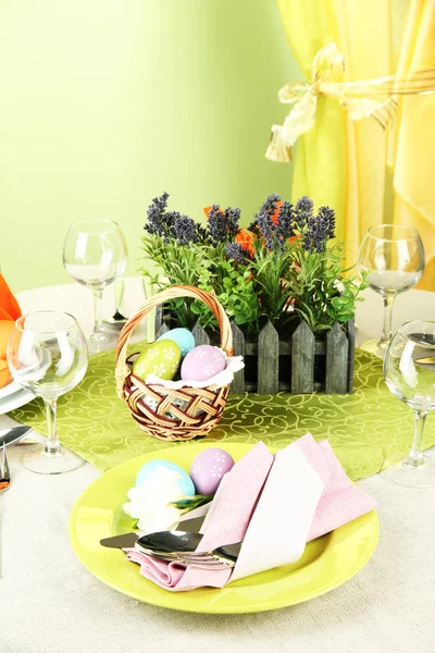 Easter table setting on color background — Stock Photo, Image