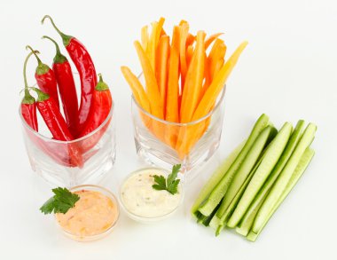 Muhtelif çiğ sebze izole üzerinde beyaz sopa