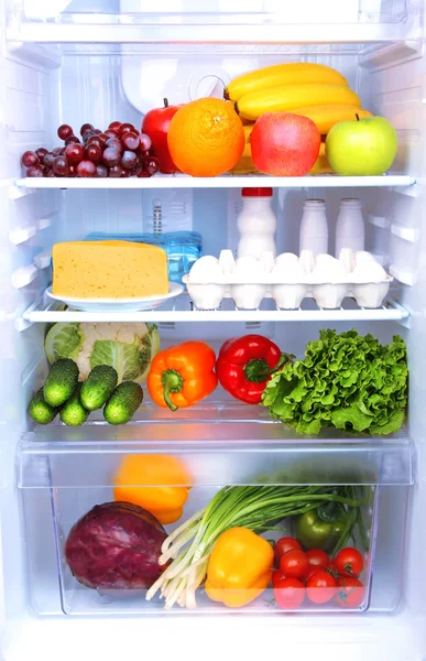 Refrigerador lleno de comida — Foto de Stock