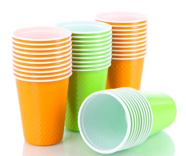 farklı renk üzerine beyaz izole kupa