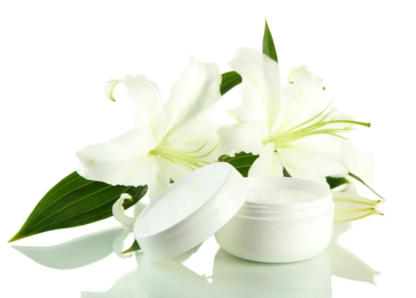 Kosmetický krém a krásná lily, izolované na bílém — Stock fotografie