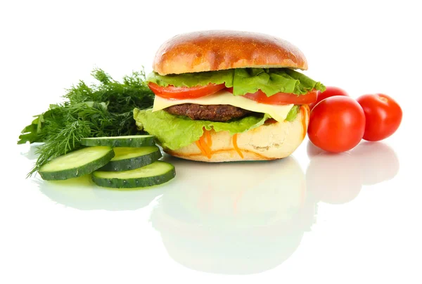 Большой и вкусный гамбургер, изолированный на белом — стоковое фото