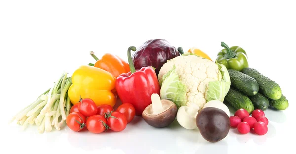 Verduras frescas aisladas en blanco — Foto de Stock