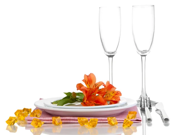 Festlig bordsetting med blomster isolert på hvitt – stockfoto
