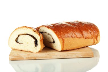 somun ile üzerine beyaz izole kesme tahtası üzerinde haşhaş tohumu