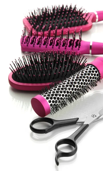 Comb brushes and Hair cutting shears, isolated on white — Stock Photo, Image