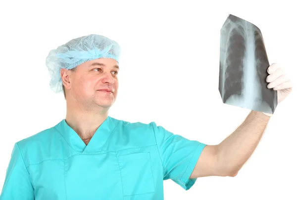 Médico que analisa a imagem do raio-X isolado no branco — Fotografia de Stock