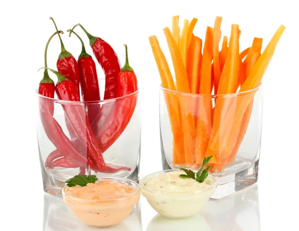 Surtido de palitos de verduras crudas aisladas en blanco — Foto de Stock