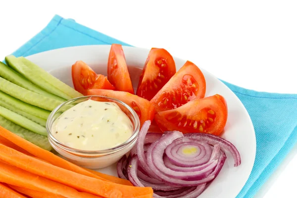 Bâtonnets de légumes crus assortis dans une assiette close up — Photo