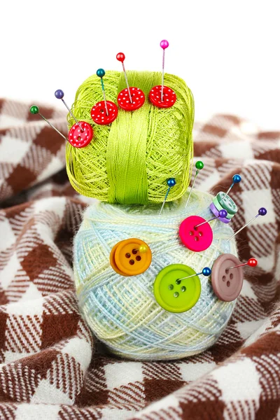 Buttons of different colors, and the two tangle thread — Stock Photo, Image