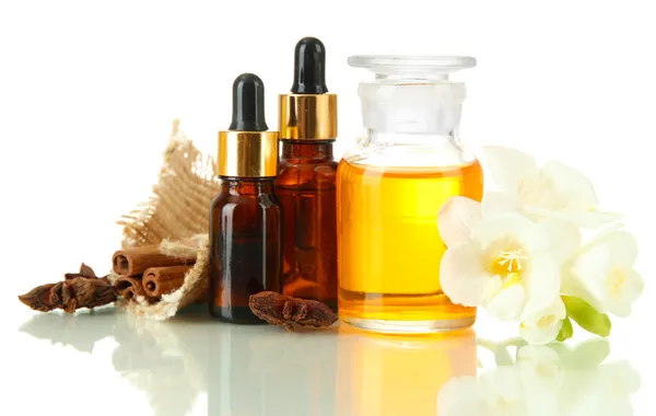Frascos con ingredientes para el perfume, aislados en blanco — Foto de Stock