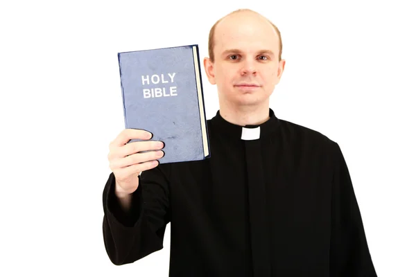 Sacerdote con la Biblia de Holly, aislado en blanco — Foto de Stock