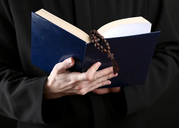 Priest reading from the holy bible, close up — Stock Photo, Image