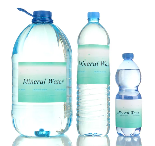 Různé lahve s vodou s popiskem izolovaných na bílém — Stock fotografie