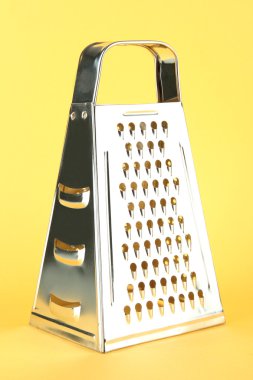 renkli arka plan üzerinde metal rende