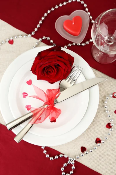 バレンタインの日のクローズ アップの名誉のテーブルセッティング — ストック写真