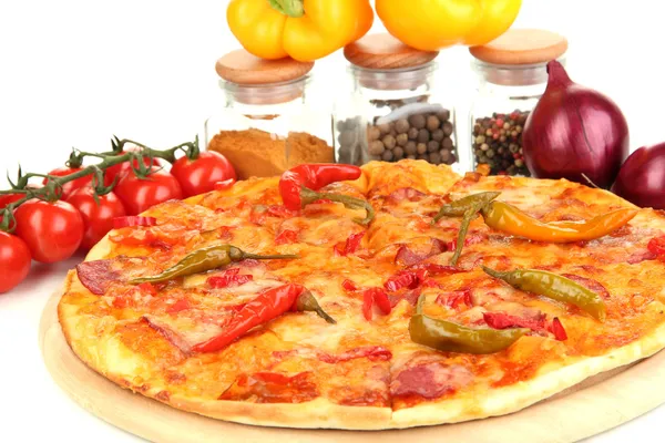 Tasty pepperoni pizza with vegetables on wooden board close-up — Stock Photo, Image