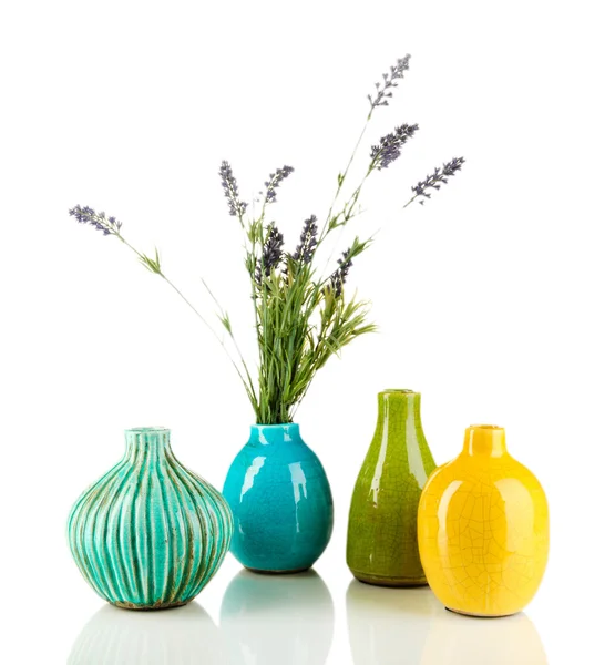 Vasos cerâmicos decorativos isolados em branco — Fotografia de Stock
