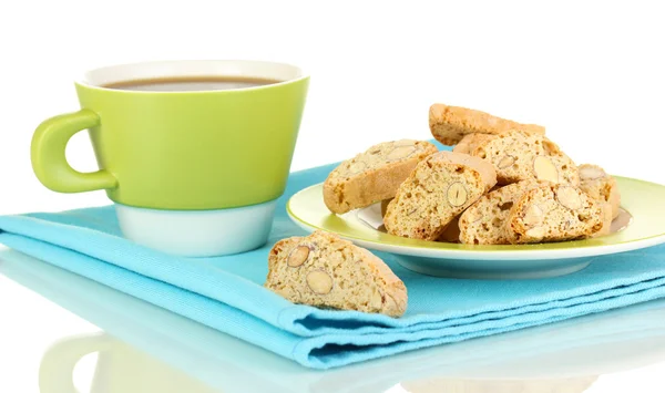 Galletas aromáticas cantuccini y taza de café aislado en blanco — Foto de Stock