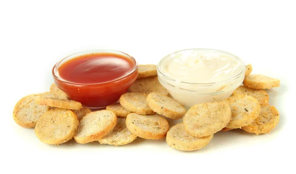 Crackers en sauzen, geïsoleerd op wit — Stockfoto