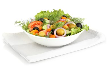 taze salata tabağı üzerinde beyaz izole içinde