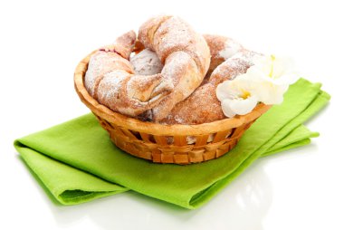 tat kruvasan whit üzerinde izole sepeti