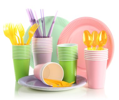 çok renkli plastik sofra üzerinde beyaz izole