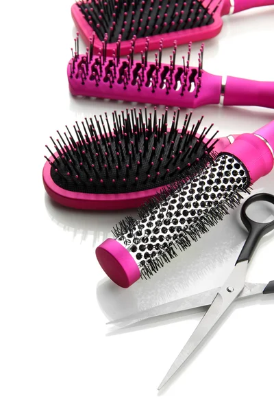 Comb brushes and Hair cutting shears, isolated on white — Stock Photo, Image