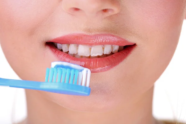 Beautiful young woman with toothbrush close-up — Stock Photo, Image