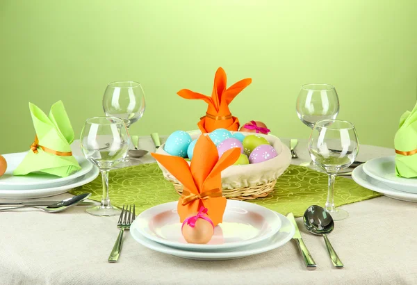 Easter table setting on color background — Stock Photo, Image