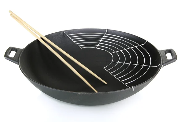 Padella wok nero isolato su bianco — Foto Stock