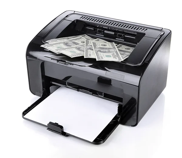 Impressora imprimindo notas de dólar falsas isoladas em branco — Fotografia de Stock
