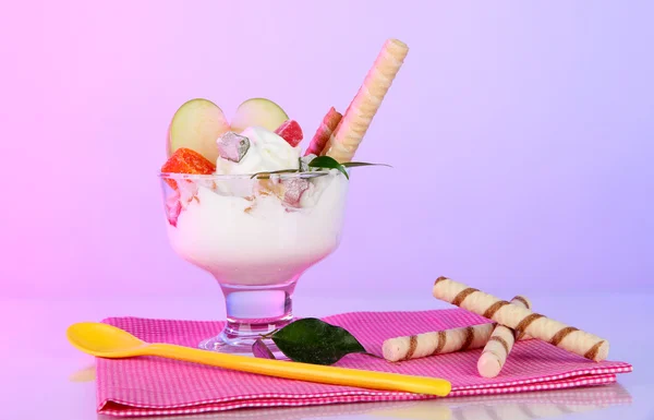 Ice cream with wafer sticks on napkin on color background — Stock Photo, Image
