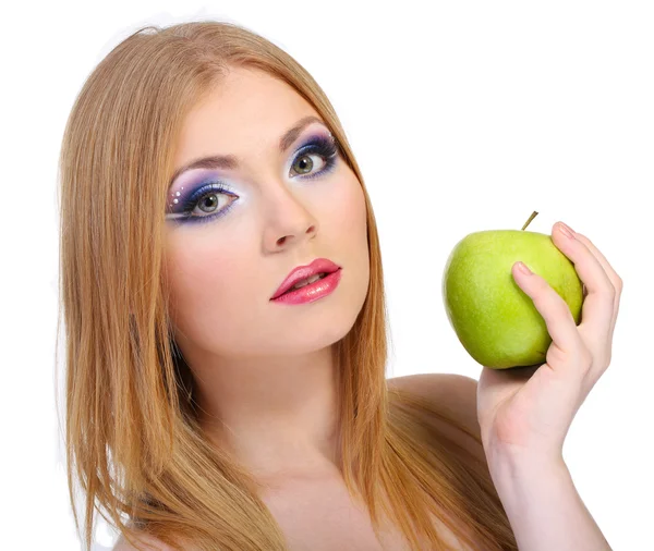 Vacker ung kvinna med glamour make up och apple, isolerad på vit — Stockfoto