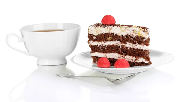 Eine Tasse Tee und leckeren Kuchen isoliert auf weiß — Stockfoto