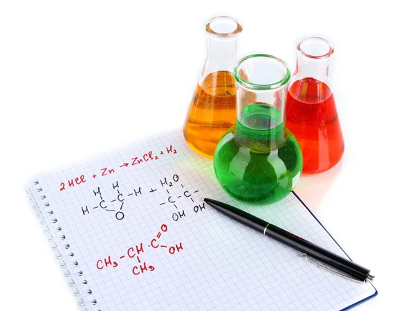 Test buizen met kleurrijke vloeistoffen en formules geïsoleerd op wit — Stockfoto