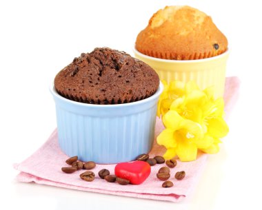 Cupcakes için pişirme üzerinde beyaz izole kase