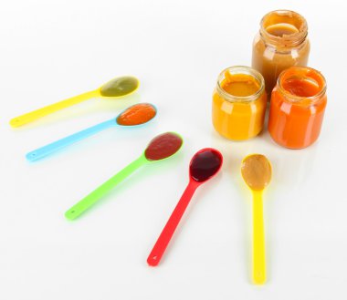 Bebek püresi izole üzerinde beyaz