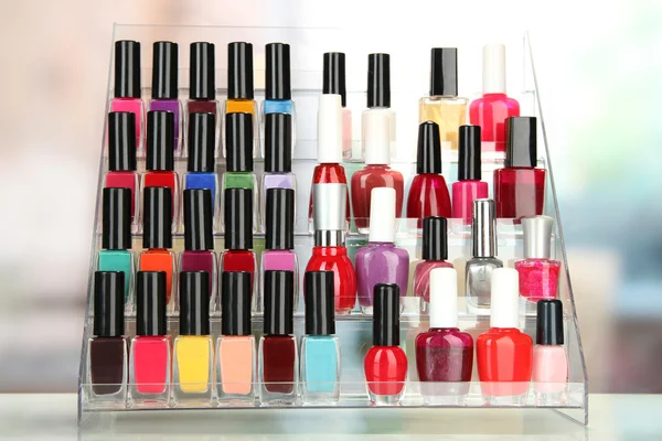 Bright nail polishes on shelf in beauty salon — Stock Photo, Image