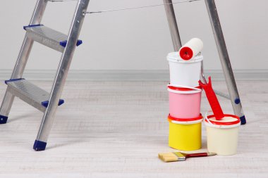 Metal merdiven ve Oda boya