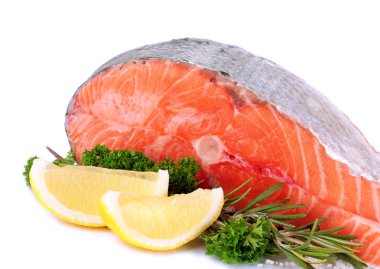 beyaz izole taze somon steak