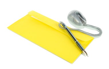 Zarfın üzerinde beyaz izole kalem ile